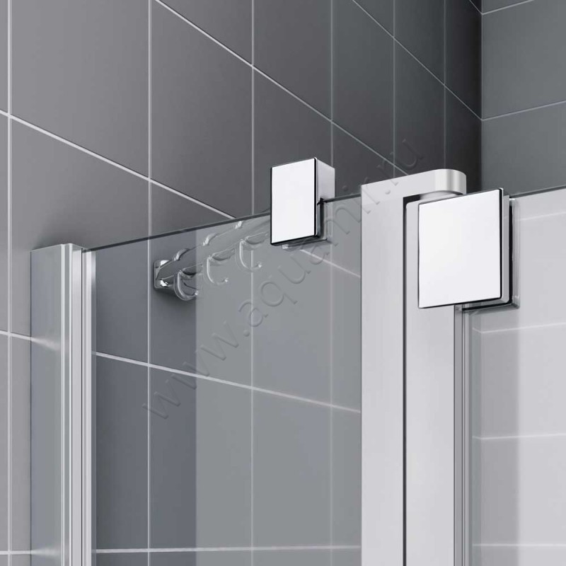 Маятниковая душевая дверь в нишу с фиксированным элементом Kermi Raya в серебристом цвете RA1GL098201AK в интерьере