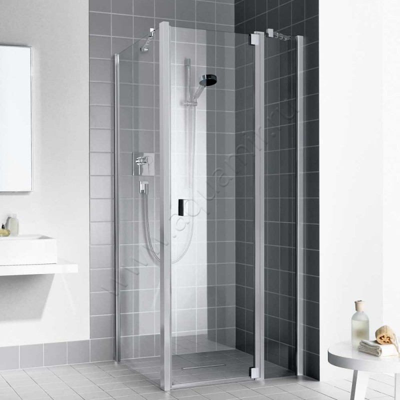 Маятниковая душевая дверь в нишу с фиксированным элементом Kermi Raya в серебристом цвете RA1GR090201AK в интерьере