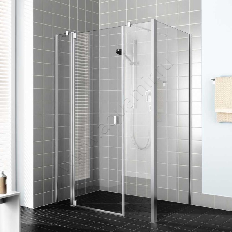 Маятниковая душевая дверь в нишу с фиксированным элементом Kermi Raya в серебристом цвете RA1AL11020VPK в интерьере