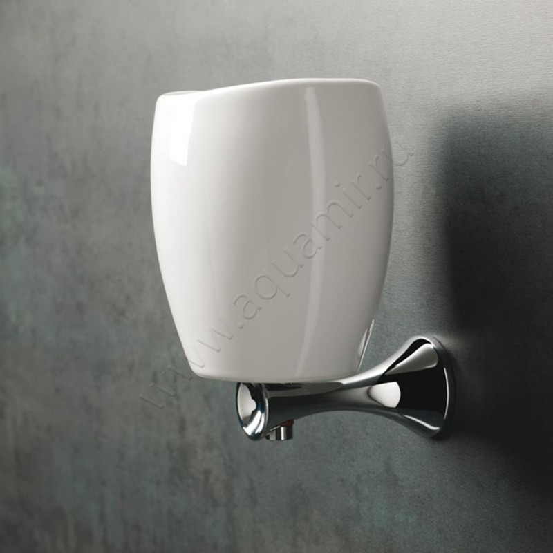 Стакан настенный Stilhaus Cali CA1008BI в интерьере