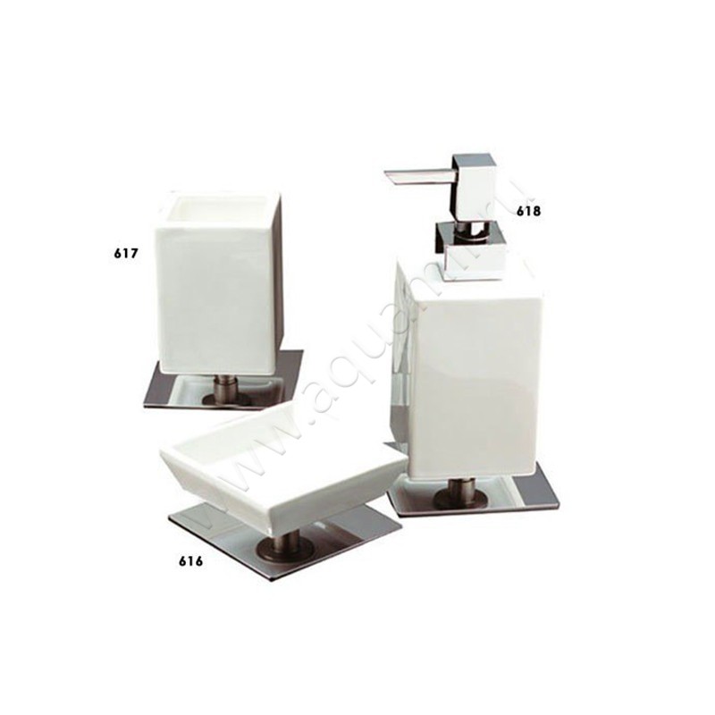 Стакан настольный Stilhaus Urania 61708BI в интерьере