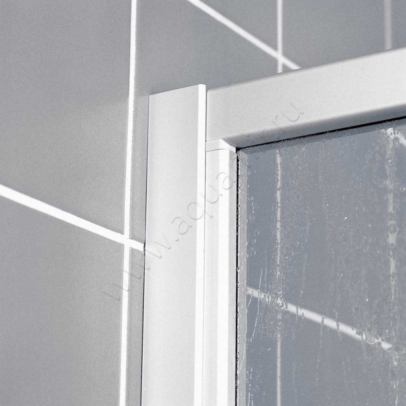 Поворотная душевая дверь для боковой стенки/боковой двери Kermi Nova 2000 N2SFW0901811K в интерьере