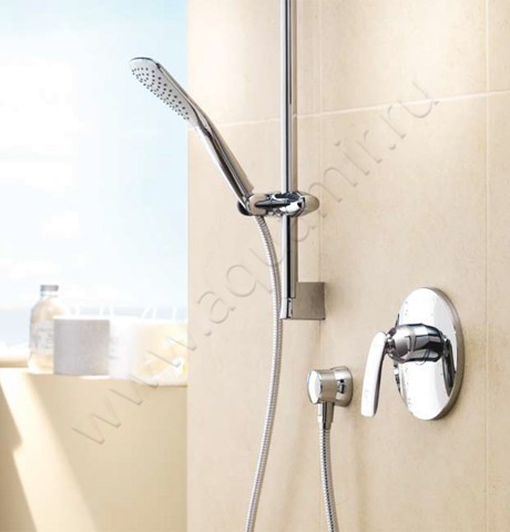 Однорычажный смеситель для душа Kludi BALANCE хром 526550575 в интерьере