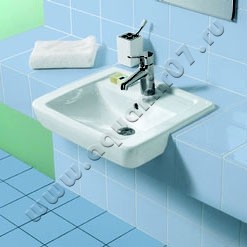 Раковина полувстраиваемая Villeroy & Boch Subway 55 см, фарфор, белый глянец/white alpin 61695501 в интерьере