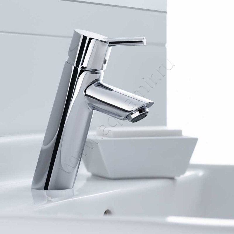 Однорычажный смеситель для раковины Hansgrohe Talis 32040000 в интерьере