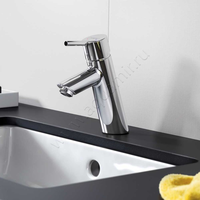 Однорычажный смеситель для раковины Hansgrohe Talis 32040000 в интерьере
