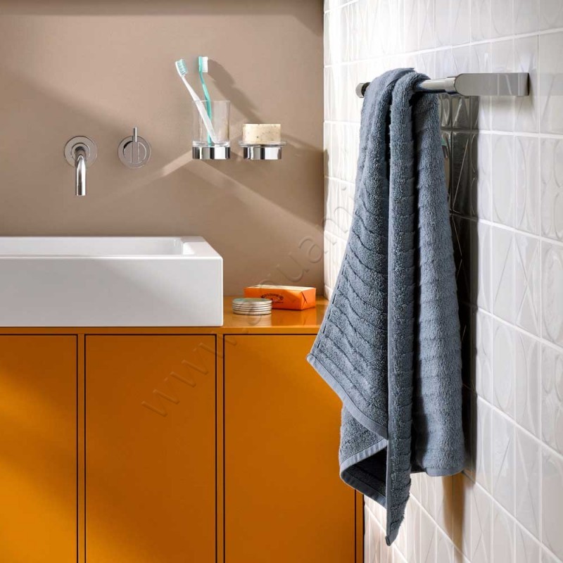 Полотенцедержатель Emco Flow 65 см 276000160 в интерьере