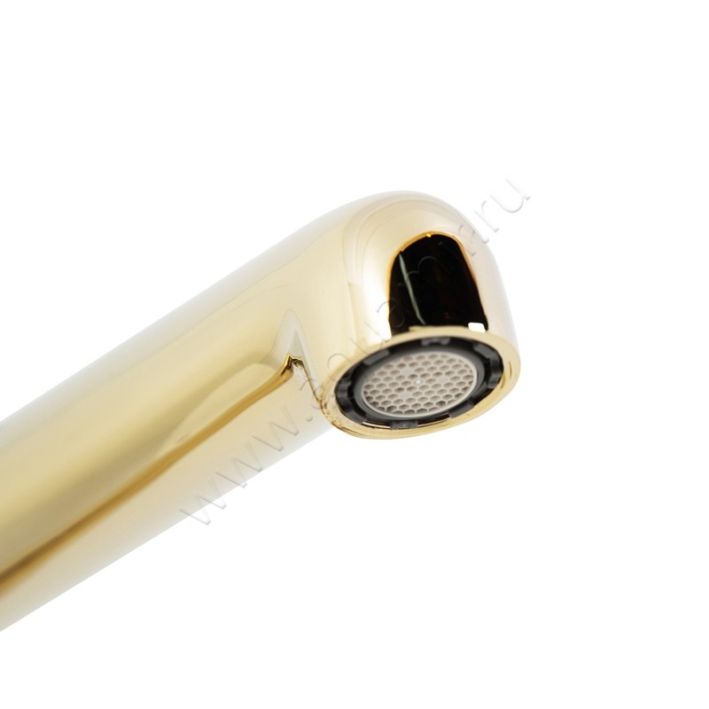 Смеситель для накладной раковины BelBagno UNO золото UNOLMCOROW0 в интерьере