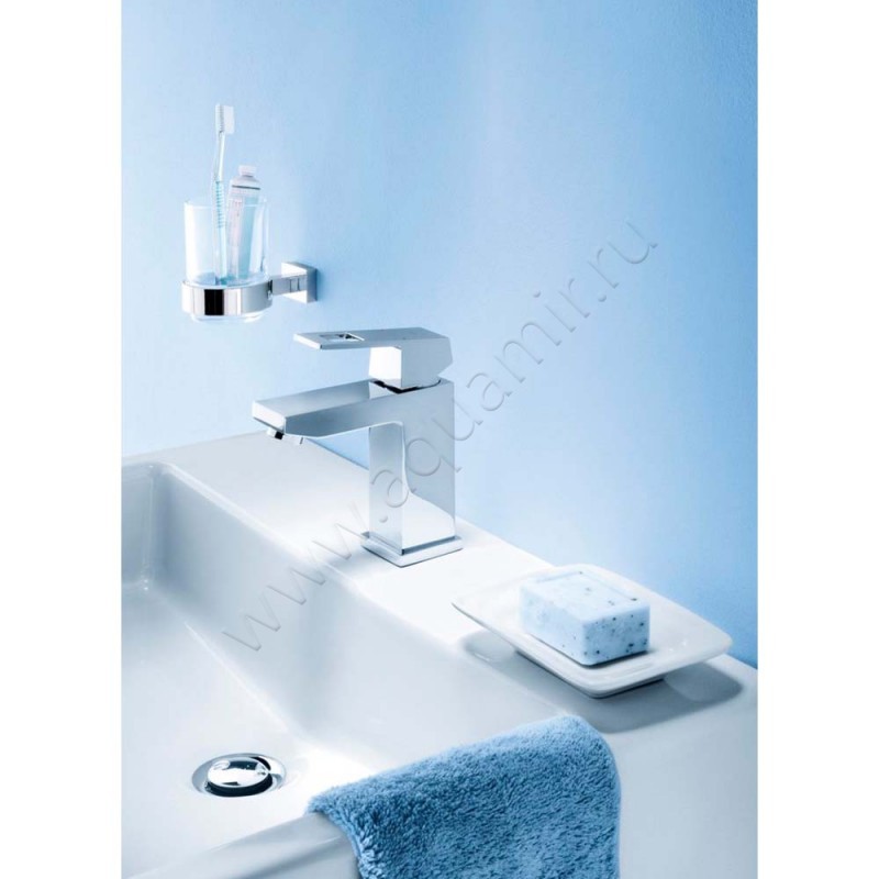 Стакан Grohe Essentials 40372001 в интерьере