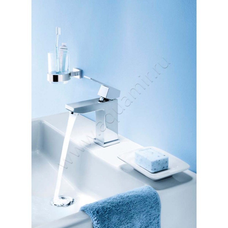 Стакан Grohe Essentials 40372001 в интерьере