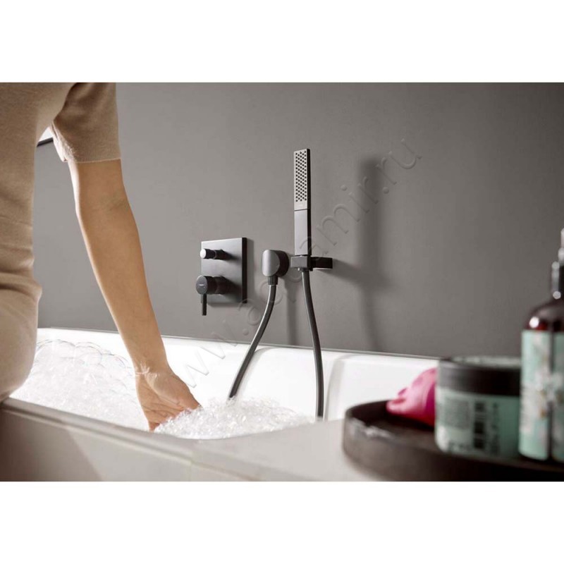 Душевая лейка Hansgrohe Rainfinity 100 26866670 в интерьере