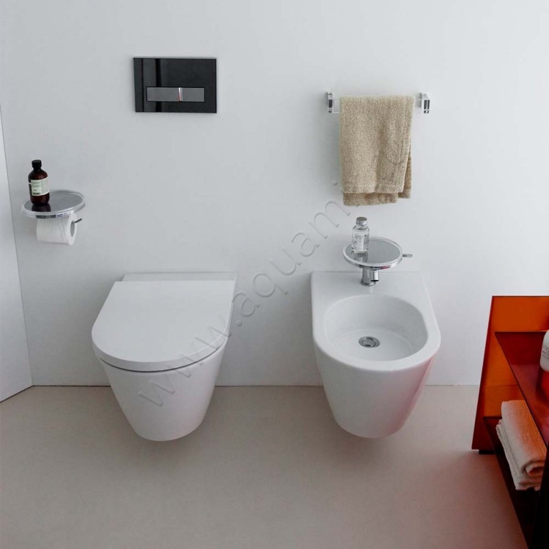 Унитаз подвесной Laufen KARTELL BY LAUFEN 54,5 см, белый, с покрытием cleancoat 8203374000001 в интерьере