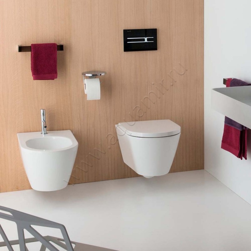 Унитаз подвесной Laufen KARTELL BY LAUFEN 54,5 см, белый, с покрытием cleancoat 8203374000001 в интерьере