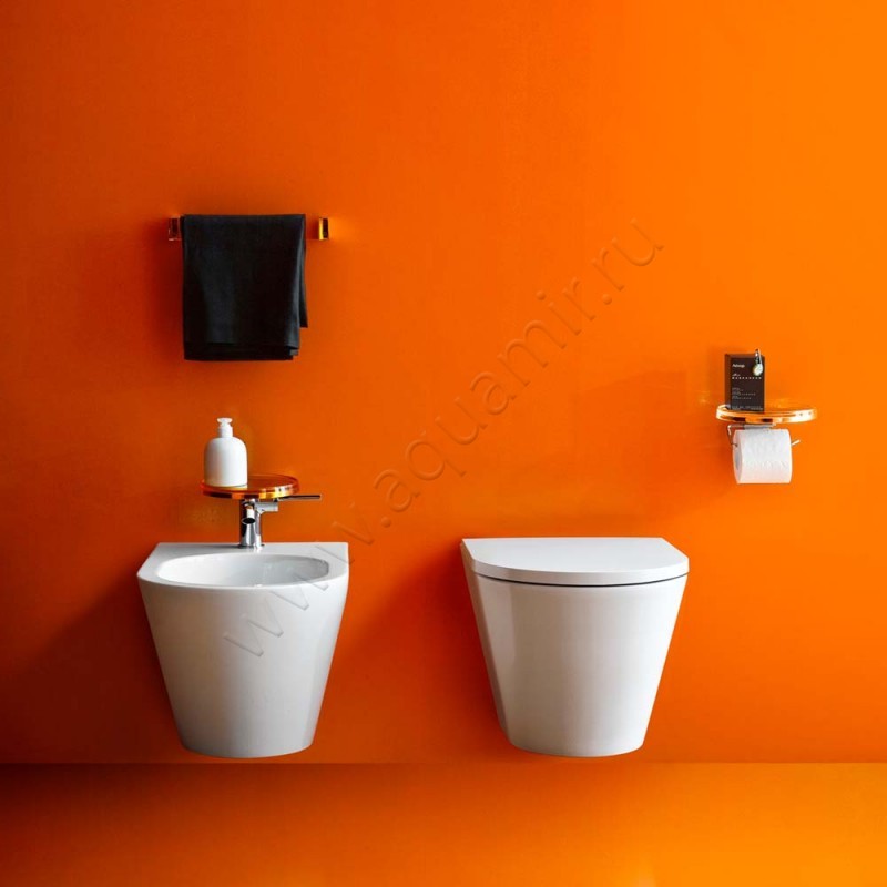 Унитаз подвесной Laufen KARTELL BY LAUFEN 54,5 см, белый, с покрытием cleancoat 8203374000001 в интерьере