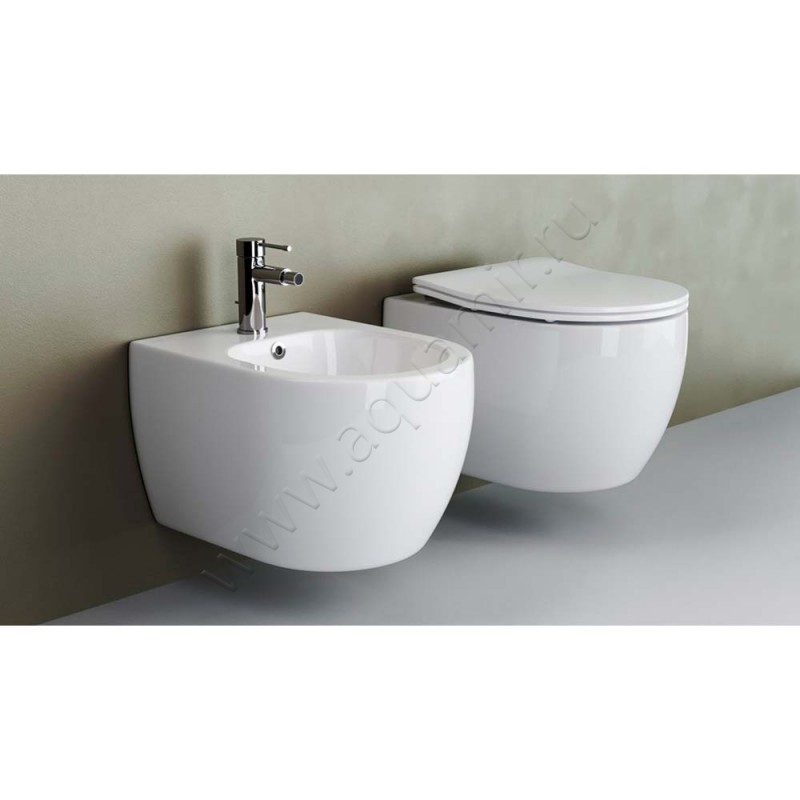 Унитаз подвесной Ceramica Nova PLAY RIMLESS с крышкой микролифт, 49 см, безободковый, белый CN3001 в интерьере