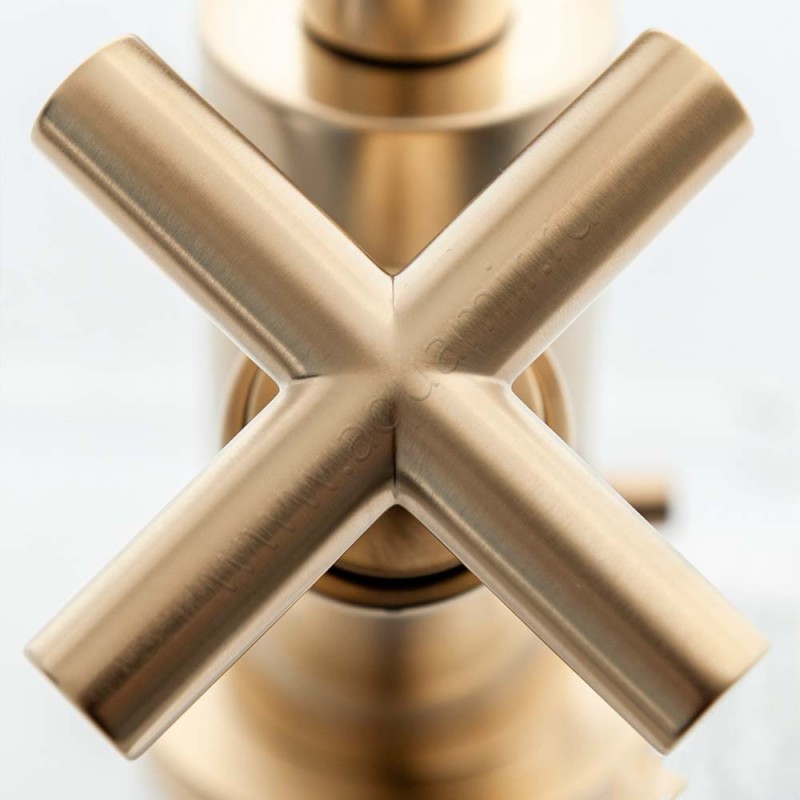 Смеситель для раковины Dornbracht TARA латунь браш 2251389228 в интерьере