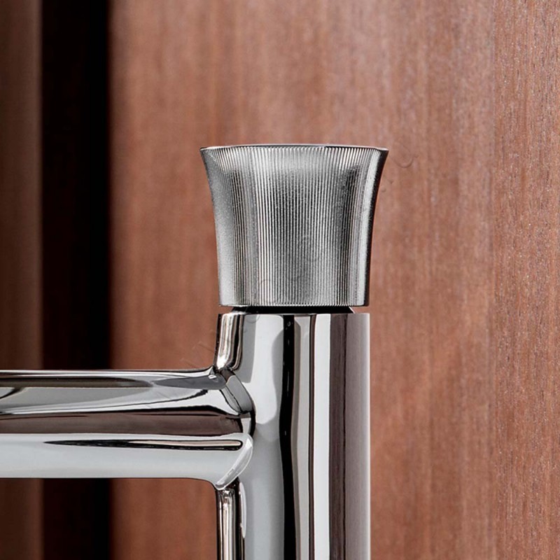 Смеситель для раковины Duravit White Tulip WT1020002010 в интерьере