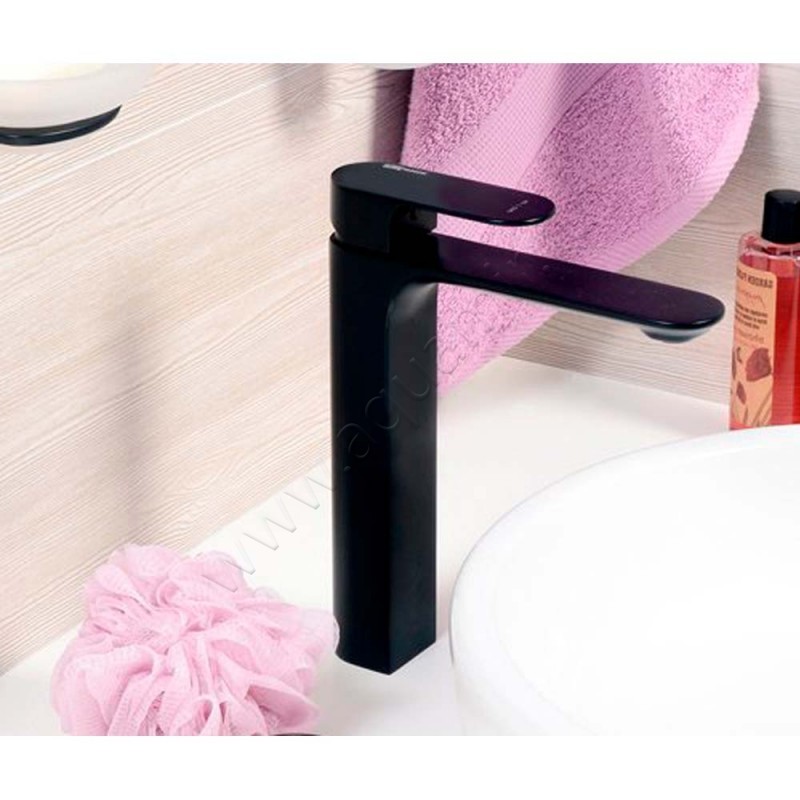 Смеситель для раковины Wasserkraft Elbe черный матовый 7403H в интерьере