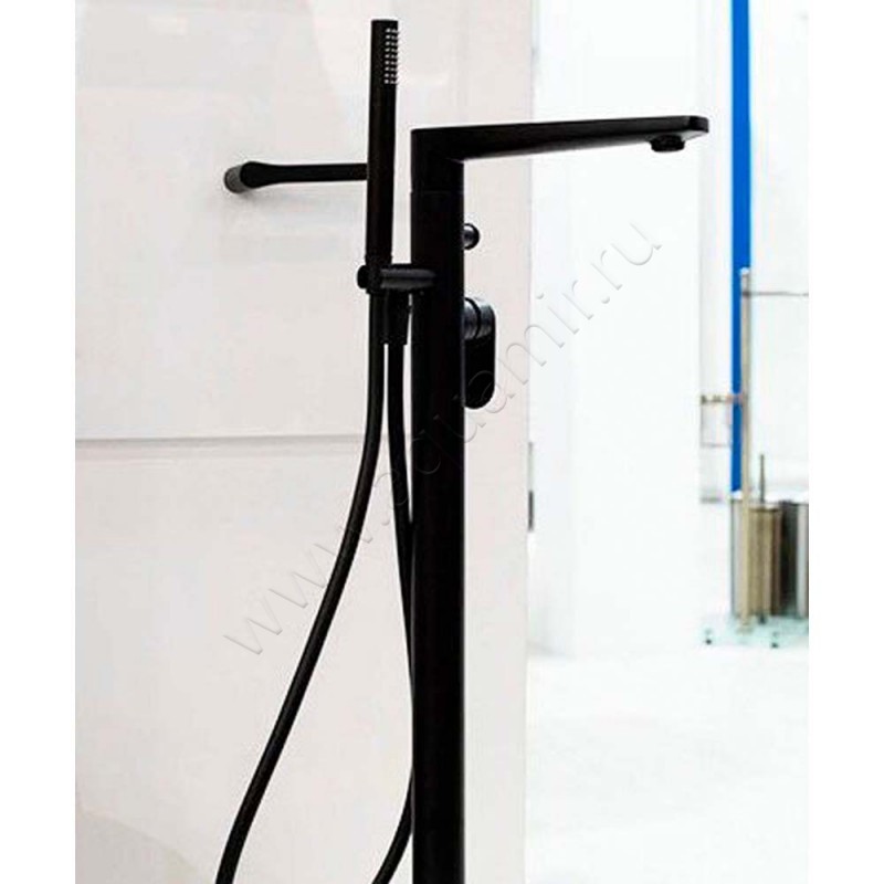 Напольный смеситель для ванны Wasserkraft Elbe с душем, черный матовый 7421 в интерьере