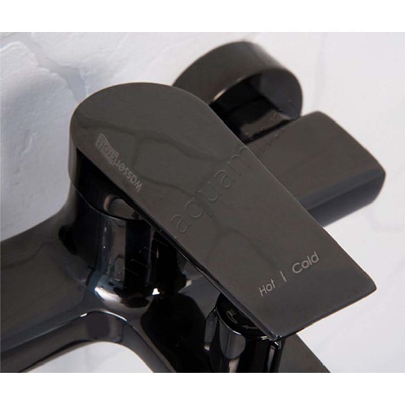 Смеситель для ванны Wasserkraft Glan с душем, черный 6601 в интерьере