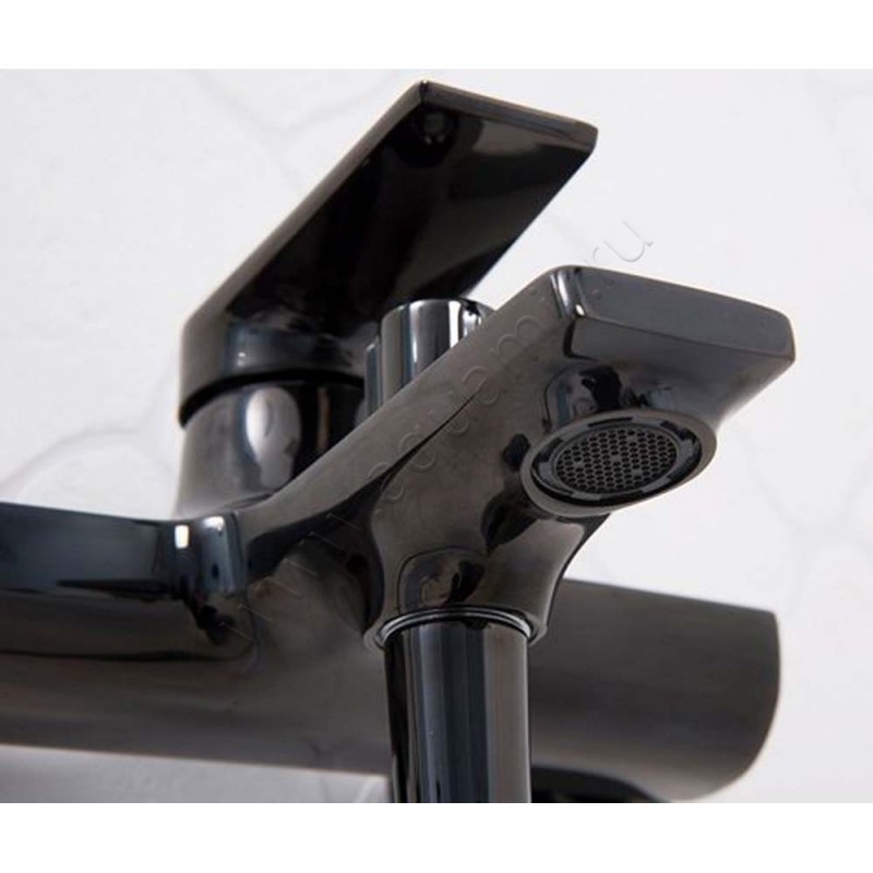 Смеситель для ванны Wasserkraft Glan с душем, черный 6601 в интерьере