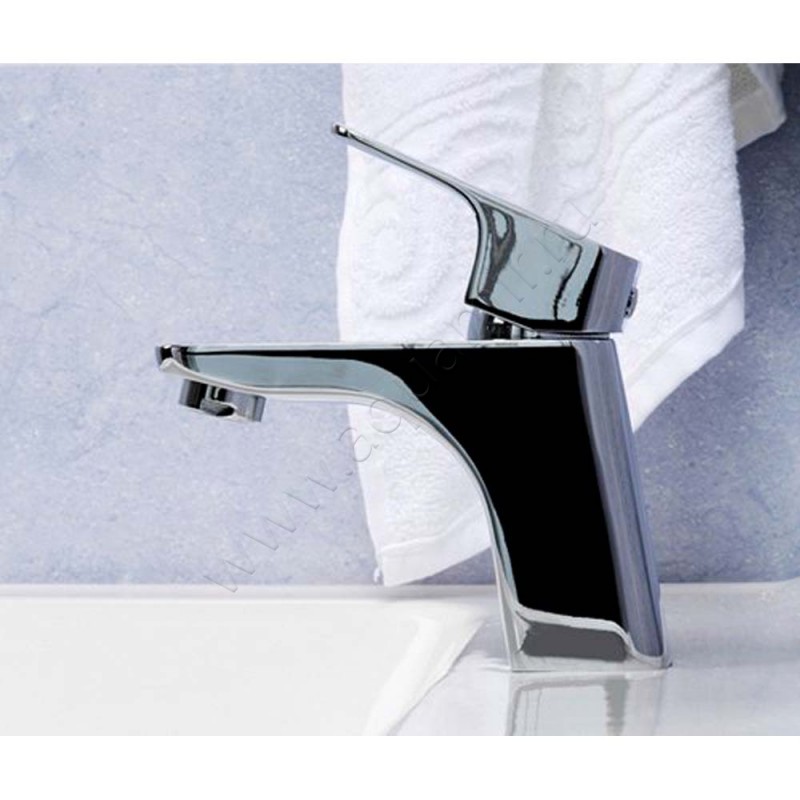 Смеситель для раковины Wasserkraft Salm хром 2703 в интерьере