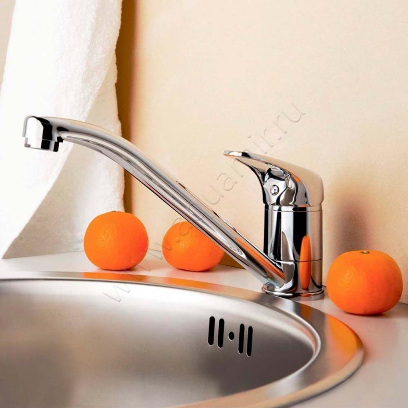 Смеситель для кухни Wasserkraft Oder хром 6307 в интерьере