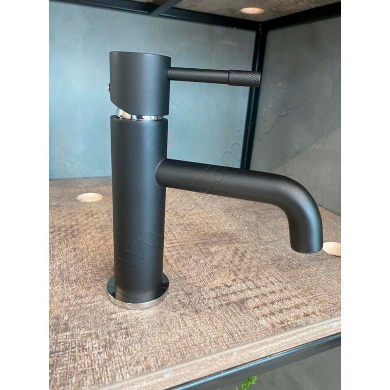 Смеситель для раковины Boheme Uno черный глянцевый/матовый 461BCR в интерьере