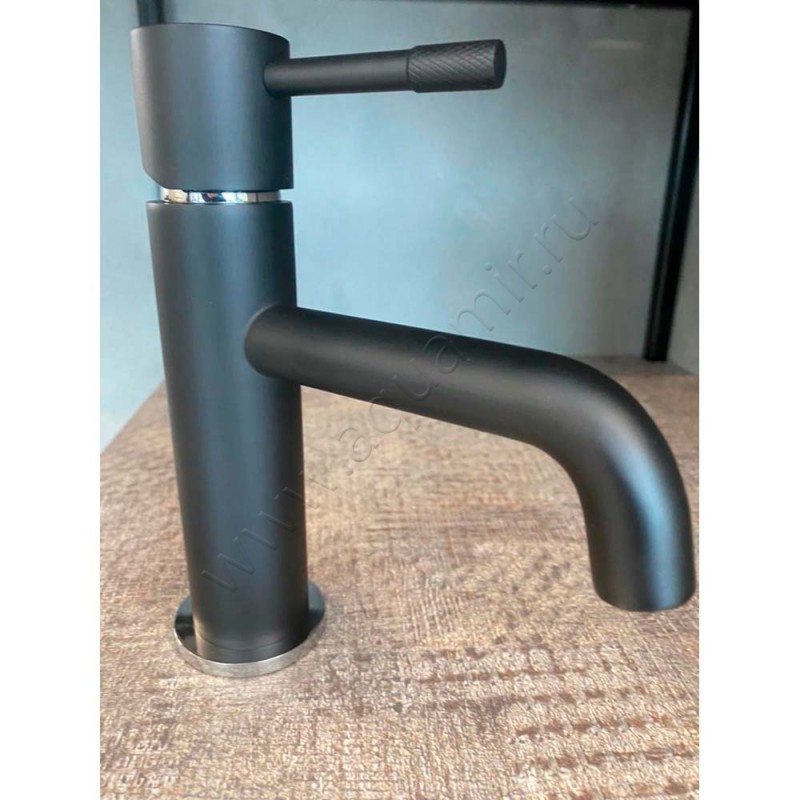 Смеситель для раковины Boheme Uno черный глянцевый/матовый 461BCR в интерьере