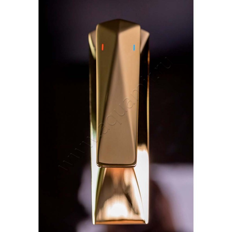 Смеситель для раковины Boheme Venturo белый/золото белая 381W в интерьере