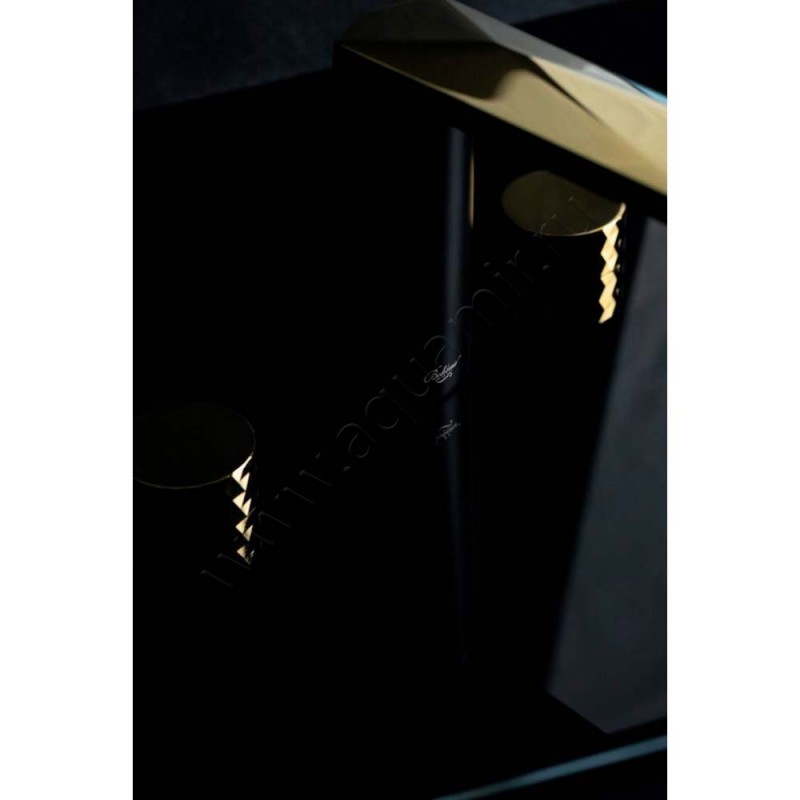 Смеситель для раковины Boheme Venturo черный/золото черное матовое 150BGDIAMOND в интерьере