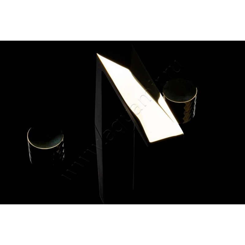 Смеситель для раковины Boheme Venturo черный/золото черное матовое 150BGDIAMOND в интерьере