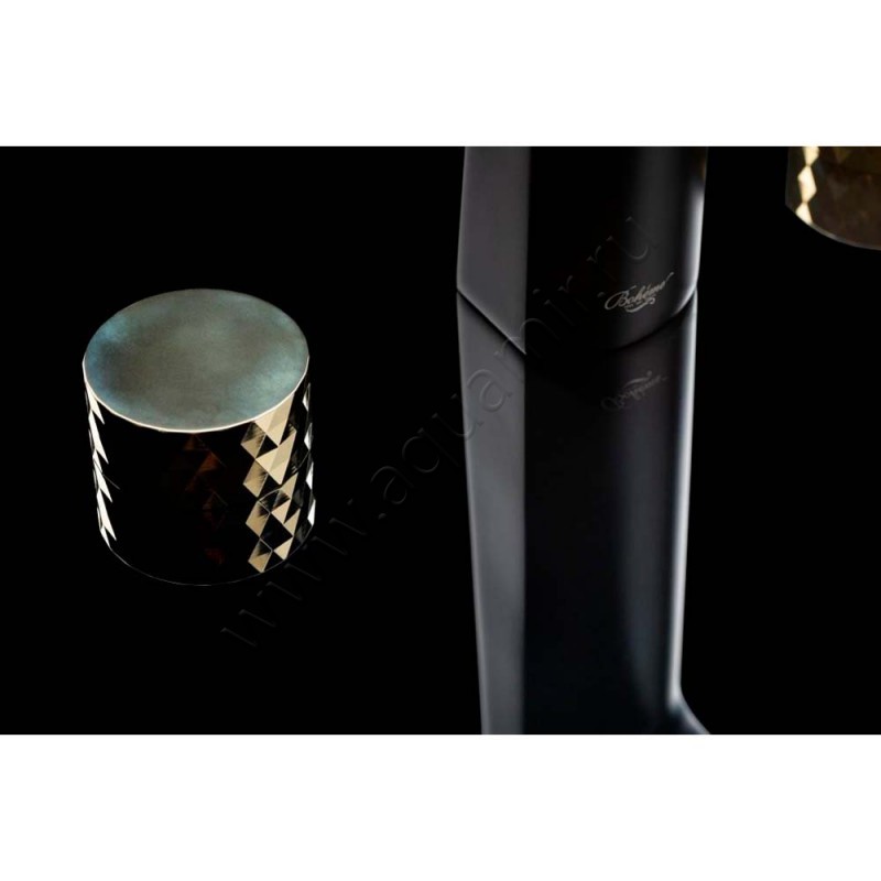 Смеситель для раковины Boheme Venturo черный/золото черное матовое 150BGDIAMOND в интерьере