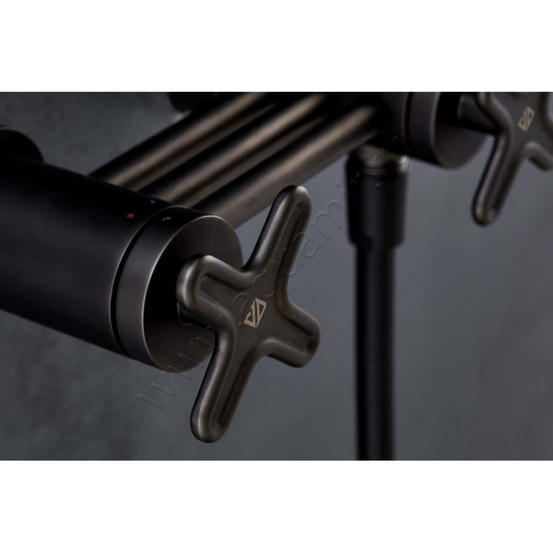 Смеситель для душа Jacob Delafon Nouvelle Vague E78344BLV в интерьере