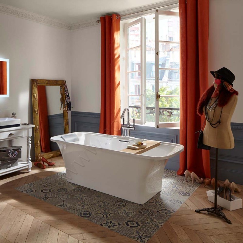 Напольный смеситель для ванны Jacob Delafon Stillness E97344CP в интерьере