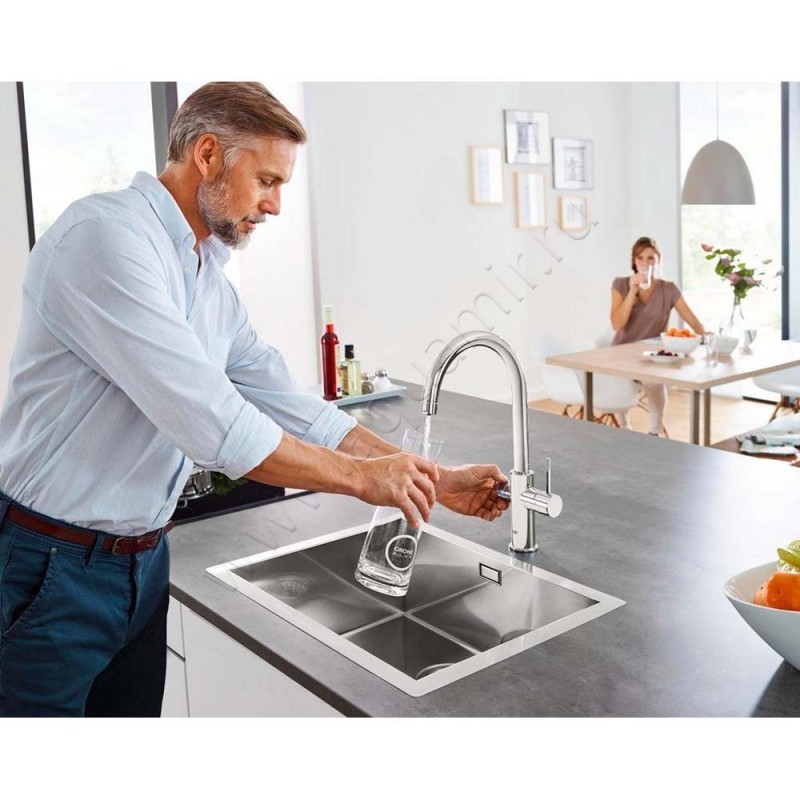 Смеситель для кухни Grohe Blue Home 31455000 в интерьере