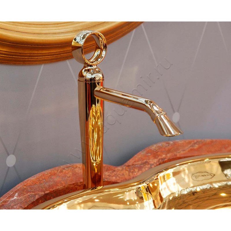 Смеситель для раковины Webert Opera золото OA830402010 в интерьере