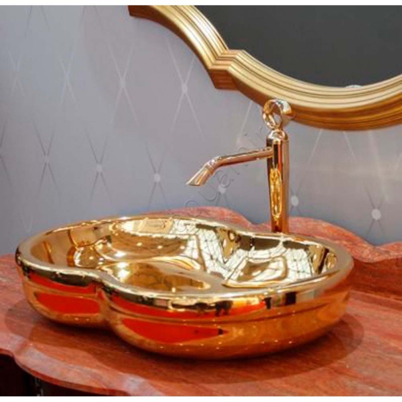 Смеситель для раковины Webert Opera золото OA830402010 в интерьере