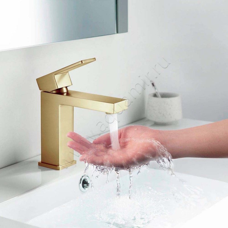 Смеситель для раковины Timo Selene золото матовое 206117F в интерьере