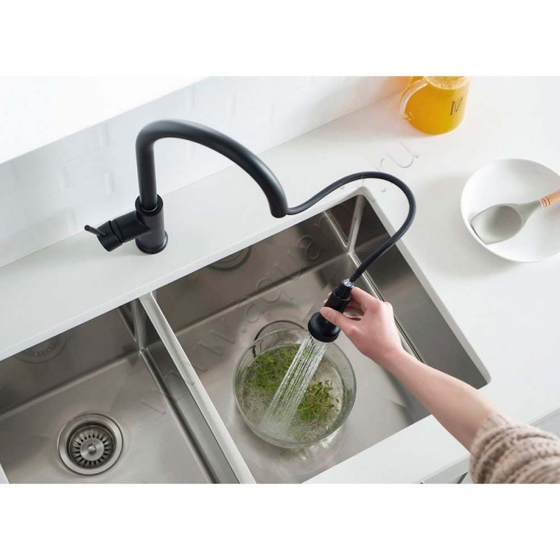 Смеситель для кухни Timo Saona черный матовый 231603FL в интерьере