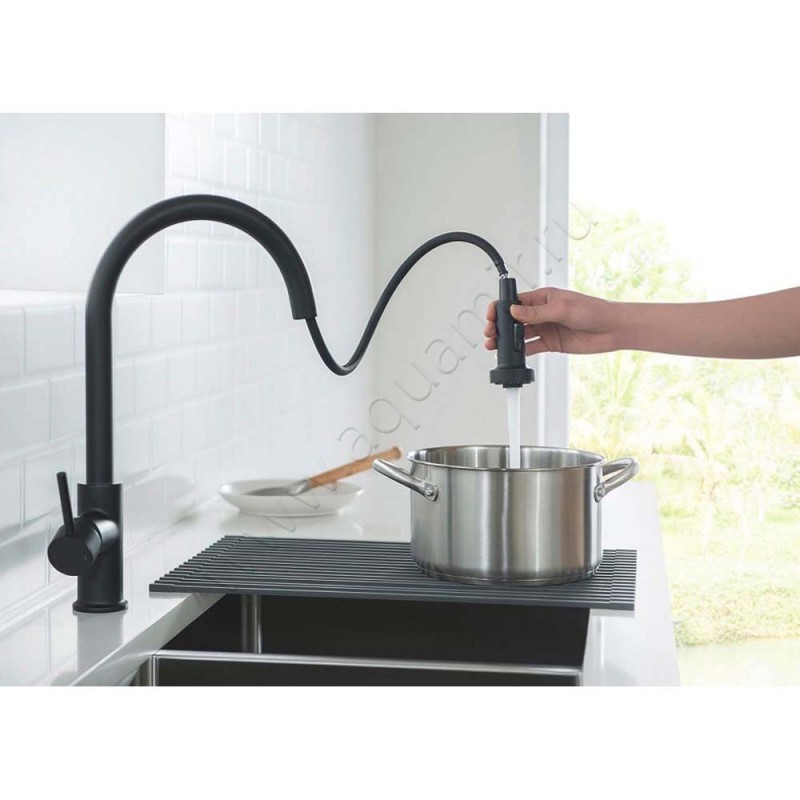 Смеситель для кухни Timo Saona черный матовый 231603FL в интерьере