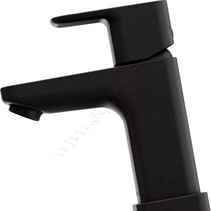 Смеситель для раковины Ravak 10 черный матовый X070148 в интерьере