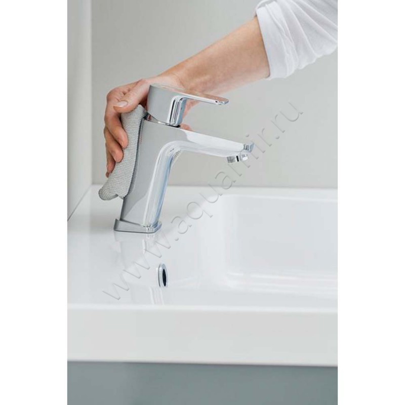 Смеситель для раковины Ravak 10 хром X070128 в интерьере