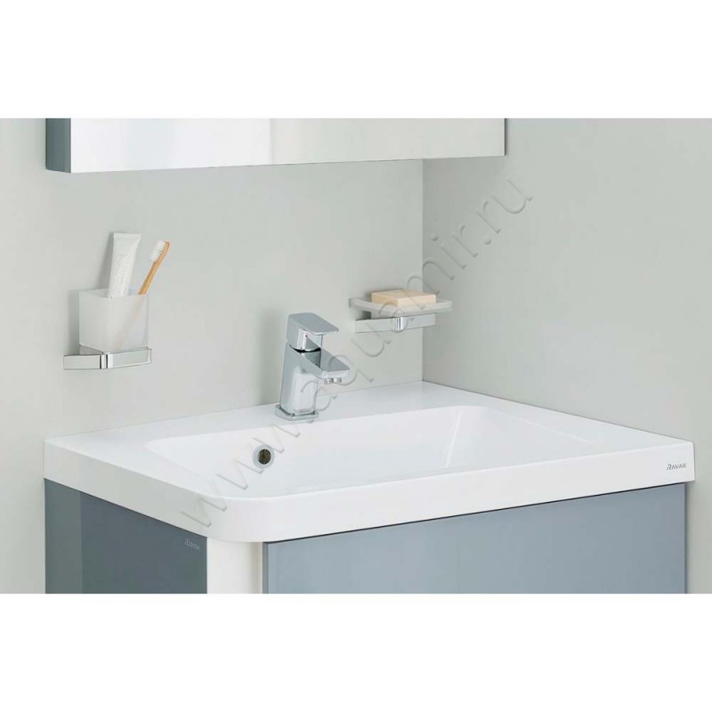 Смеситель для раковины Ravak 10 хром X070126 в интерьере