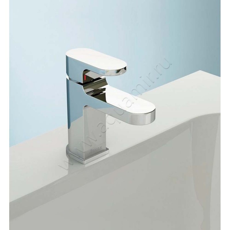 Смеситель для раковины Ravak Chrome хром X070053 в интерьере