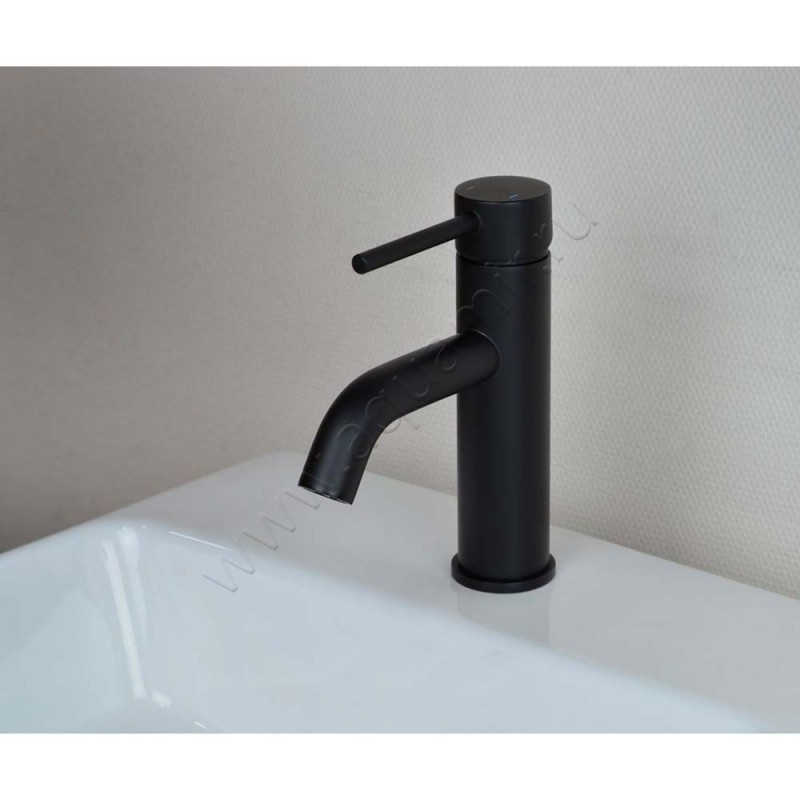 Смеситель для раковины Bronze de Luxe Scandi черный матовый 1451B в интерьере