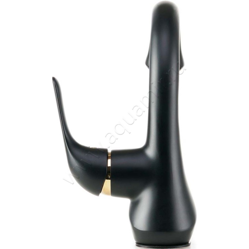 Смеситель для раковины Lemark Swan LM5406BG в интерьере