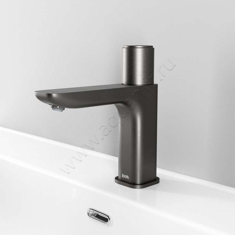 Смеситель для раковины Iddis Slide черный хром матовый SLIGMBTI01 в интерьере