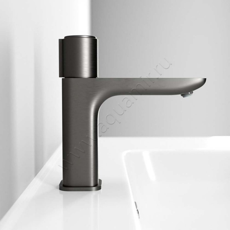 Смеситель для раковины Iddis Slide черный хром матовый SLIGMBTI01 в интерьере