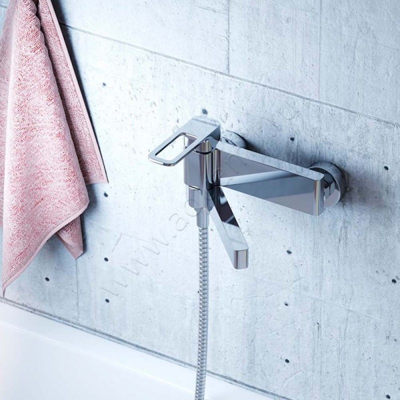 Смеситель для ванны Iddis Slide хром SLISB00I02WA в интерьере